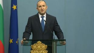 Президентът Румен Радев поздрави католическата и арменската общности в България