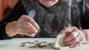 Над 390 000 пенсионери в страната с пенсии от 300