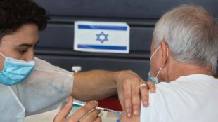 Израел е поставил по две дози от ваксината на Пфайзер Бионтех
