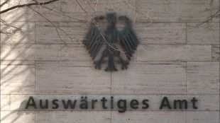 Германия обяви двама служители на руското посолство за персона нон