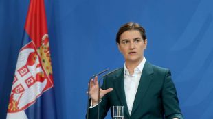 Премиерът на Сърбия Ана Бърнабич коментира, че Сърбия е подложена