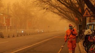 Замърсяването на места надвиши 160 пъти норматаКитайската столица Пекин осъмна