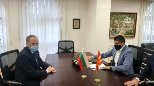 Посланикът ни в Скопие Ангел Ангелов обсъди със заместник министър председателя