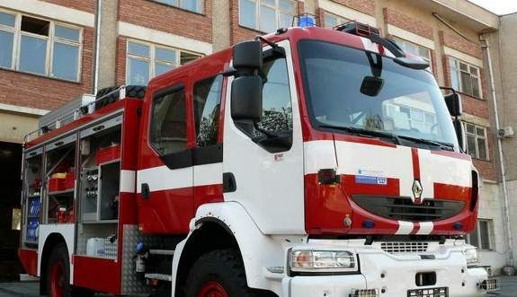 Автомобил е бил подпален в Шумен, извиканите огнеборци открили бутилка