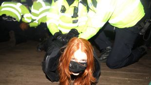 Сериозни сблъсъци с полицията имаше в Лондон след като стотици