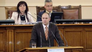 Правителството проваля ваксинацията на българските граждани Категорично настоявам министърът на