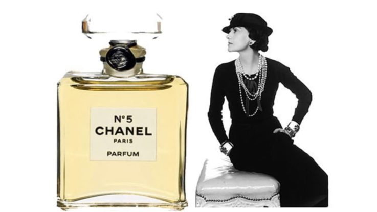 Историята на легендарния Chanel N°5 - Труд