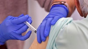 Около 8 от американците ваксинирани с първата доза от коронавирусната