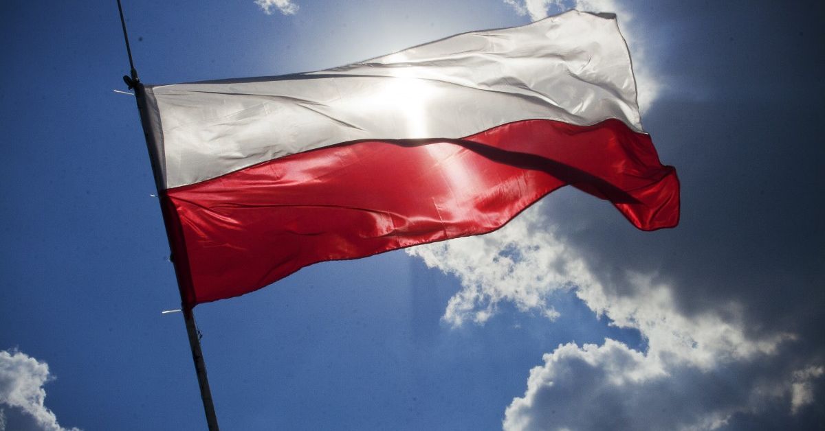 В Полша управляващият блок Обединена десница, предвождан от Право и