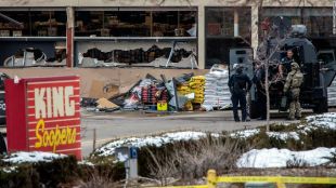 Десет души загинаха при стрелба в супермаркет в Колорадо Сред