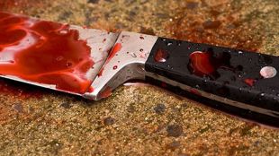 Мъж нападна и рани с нож двама души в Софийско