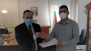Посланикът ни в Скопие Ангел Ангелов подписа споразумение за предоставяне