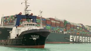 Египет изпрати три влекача за да изтеглят петролен танкер който