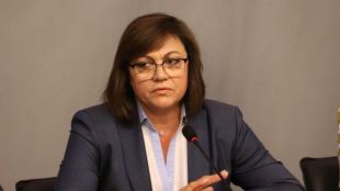 Искат оставката ѝ с думи на ЛамбоКорнелия Нинова ще обяви