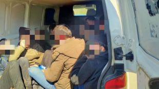 Арести до КитенГранични полицаи заловиха 13 нелегални мигранти които били
