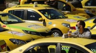 Представителите на таксиметровия бранш преустановяват протестните си акции на територията