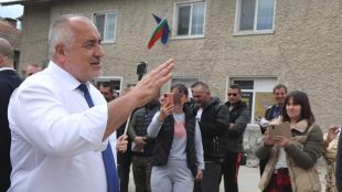 Министър председателят Бойко Борисов продължава обиколката си в малките населени места