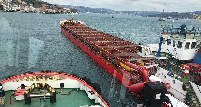 Голям товарен кораб аварира днес в Босфора, съобщи турската телевизия