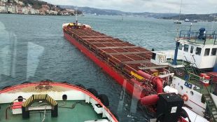 Голям товарен кораб аварира днес в Босфора съобщи турската телевизия