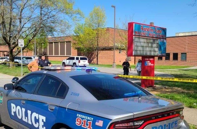 Стрелба в гимназия в Ноксвил, Тенеси. Застрелян е ученик и