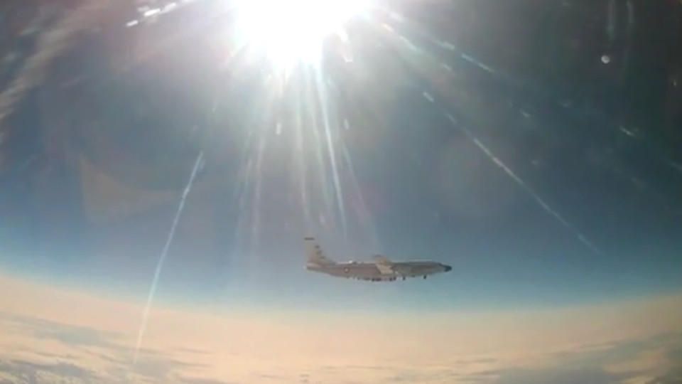 Руски изтребител МиГ-31 е съпроводил американски разузнавателен самолет над Тихия