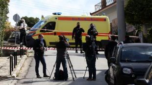 Продължава издирването на убийците на гръцкия журналист Йорго Караиваз застрелян