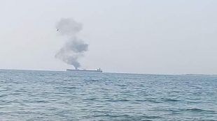 Пожар избухна в един от трюмовете на ирански петролен танкер