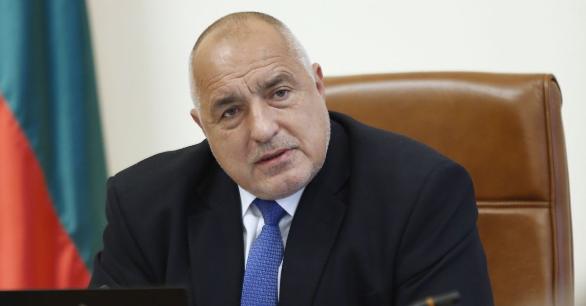 Слави Трифонов да си прави състав на правителство, комисии, председател