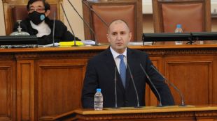 Президентът Румен Радев връчва последния проучвателен мандат за съставяне на