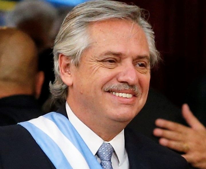Аржентинският президент Алберто Фернандес е дал положителен тест за COVID-19,