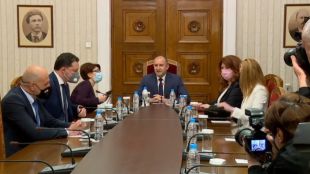 Започнаха консултациите между президента Румен Радев и коалиция ГЕРБ СДС за