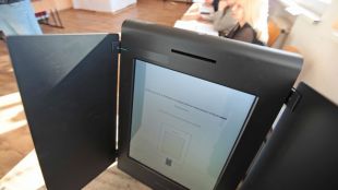 Избирателите ще гласуват с хартиена бюлетинаИзборният ден в Пловдив започна