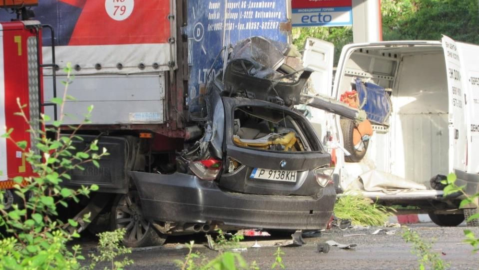 Катастрофа в спрял ТИР на изхода на РусеМиляй карала автомобила