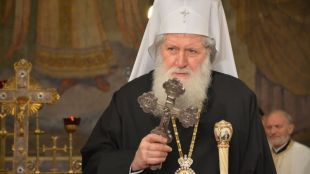 Българският патриарх Неофит е претърпял инцидент този следобед Той е паднал
