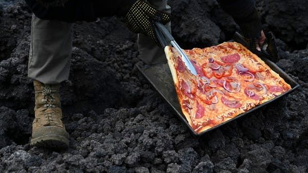 Пакая - пица, печена на вулканична лава - Труд