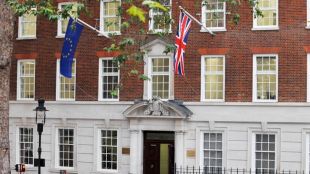 Великобритания е признала пълен дипломатически статут на посланика на Европейския