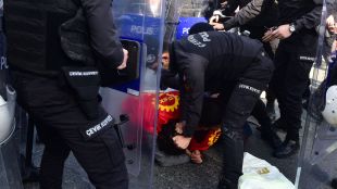 Турската полиция разпръсна със сила демонстранти които се опитаха да