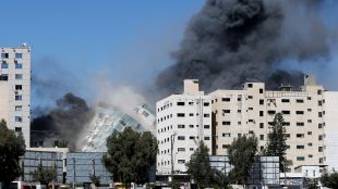 Израелски въздушен удар разруши 11 етажна сграда в град Газа в