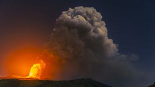 Вулканът Етна на италианския остров Сицилия изригна за пореден път