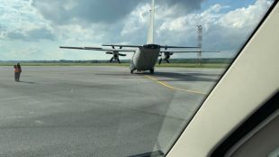 Самолет C 27J Спартан с екипаж от транспортна авиогрупа Враждебна на