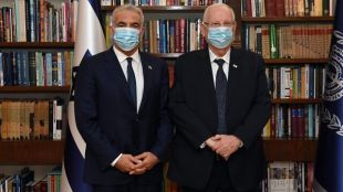 Израелският президент Реувен Ривлин избра опозиционния лидер Яир Лапид да
