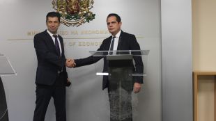 Новият министър на икономиката в служебното правителство Кирил Петков встъпи