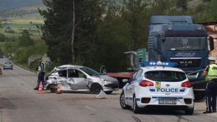 Жена шофьор пострада на пътя край Благоевград съобщи Тя пътувала