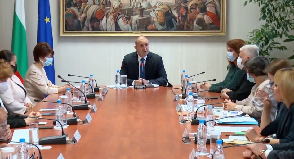 Президентът Румен Радев свика на допълнителни консултации парламентарно представените партии