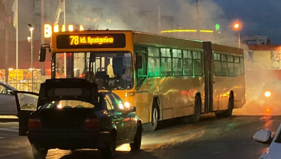 Автобус на столичния градски транспорт се запали, видя читател на