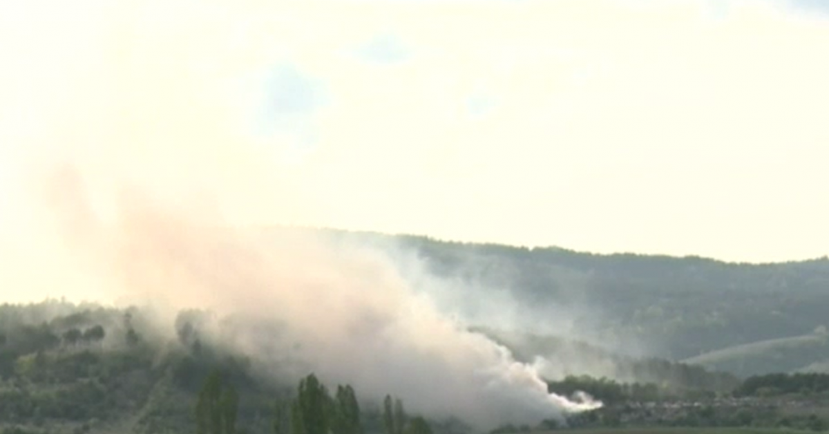 Сметището край кюстендилското село Радловци пламна днес следобед, информира .