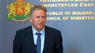 Здравният министър Стойчо Кацаров заяви пред репортери че големите ученици