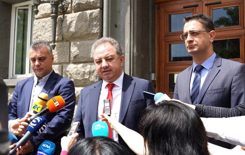 Българските патриоти – ВМРО, Воля и НФСБ“ внесоха точно 6333