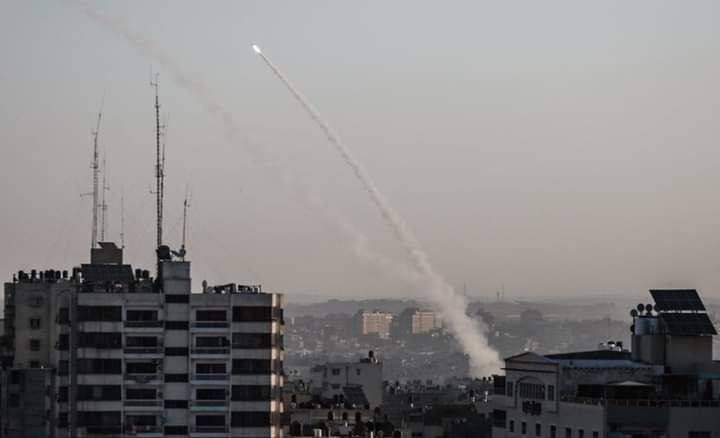 Палестински бойци от Ивицата Газа изстреляха рано тази сутрин, за