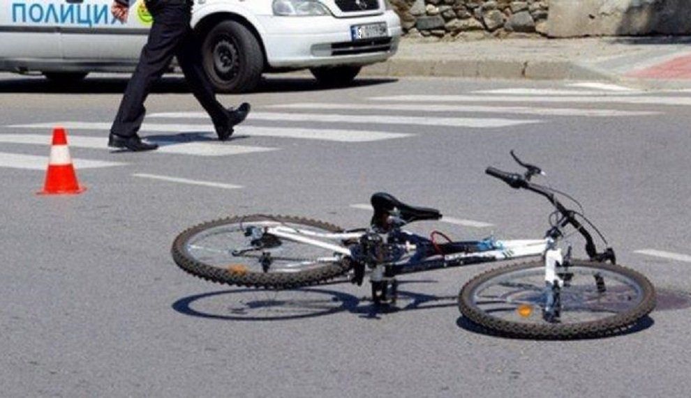 17-годишен велосипедист е починал на място след катастрофа с лек